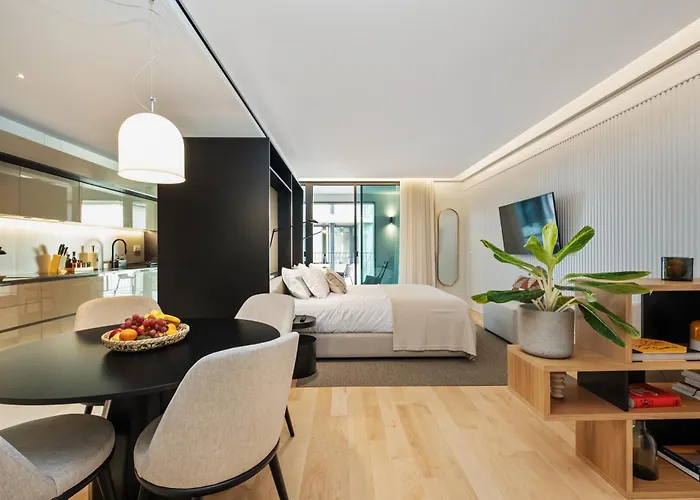 Modern Central Studio @ Savoy Residence Insular